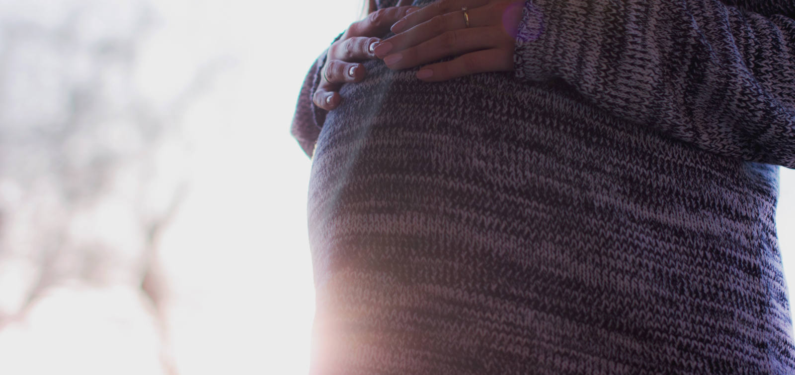 Imagen de una mujer embarazada. Foto de freestocks en Unsplash